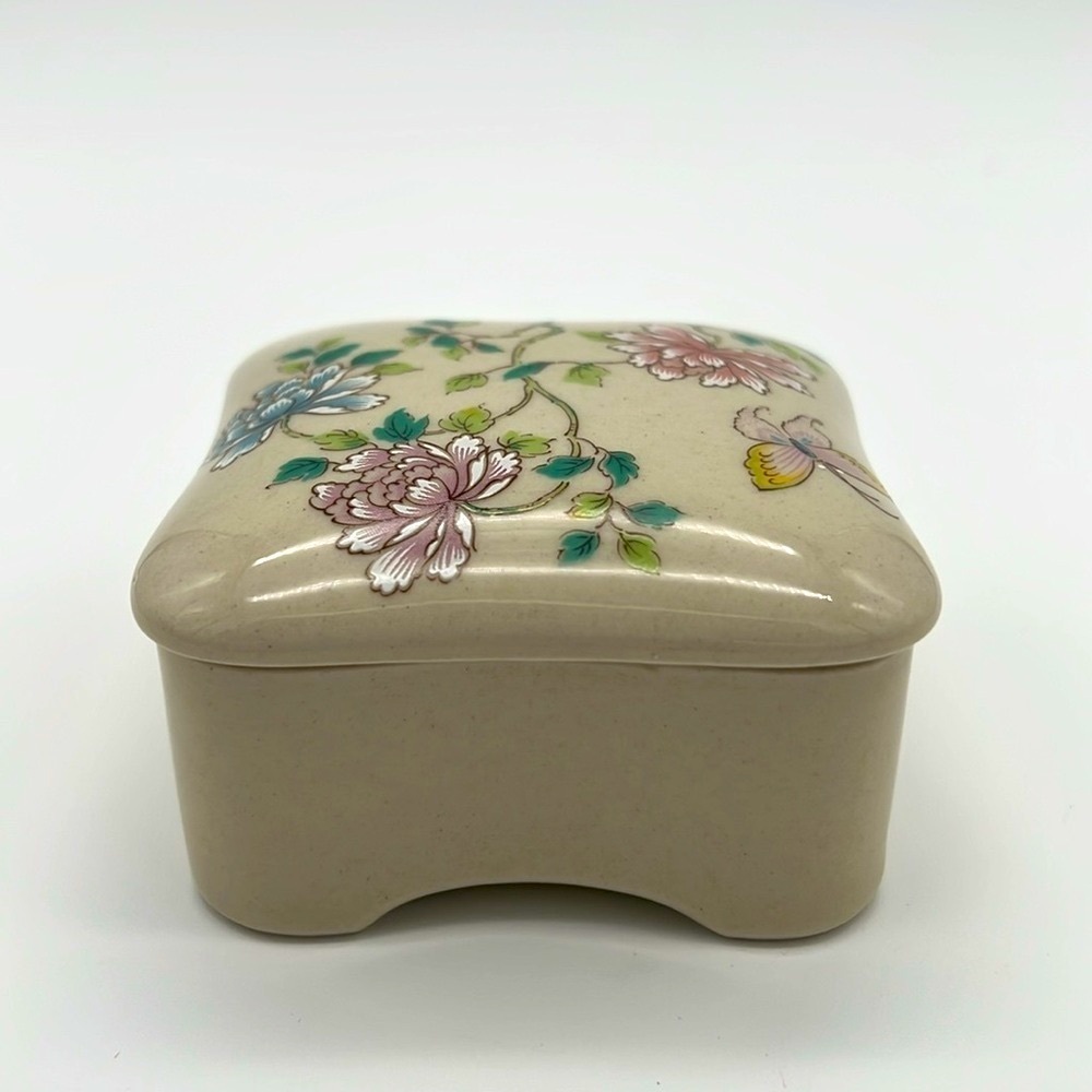 Vintage Takahashi Porcelain Jewelry or Trinket Box- Flower & Butterfly - Picture 5 of 12